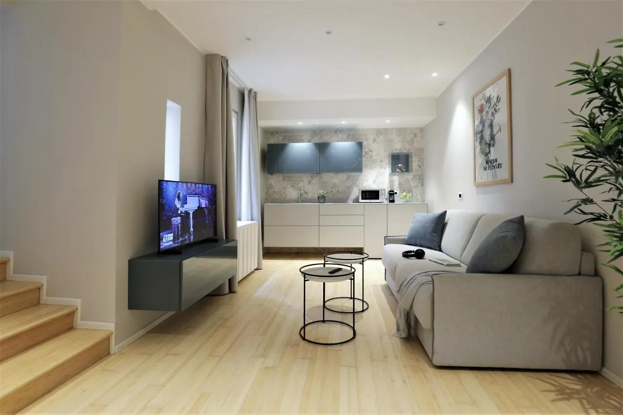 Viam 16B Suites Rome Apartment