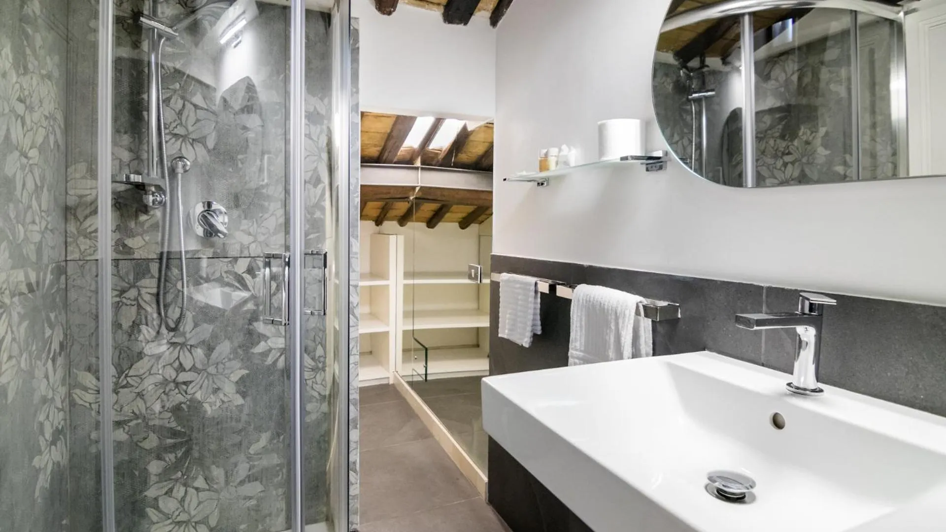 Viam 16B Suites Rome Italy